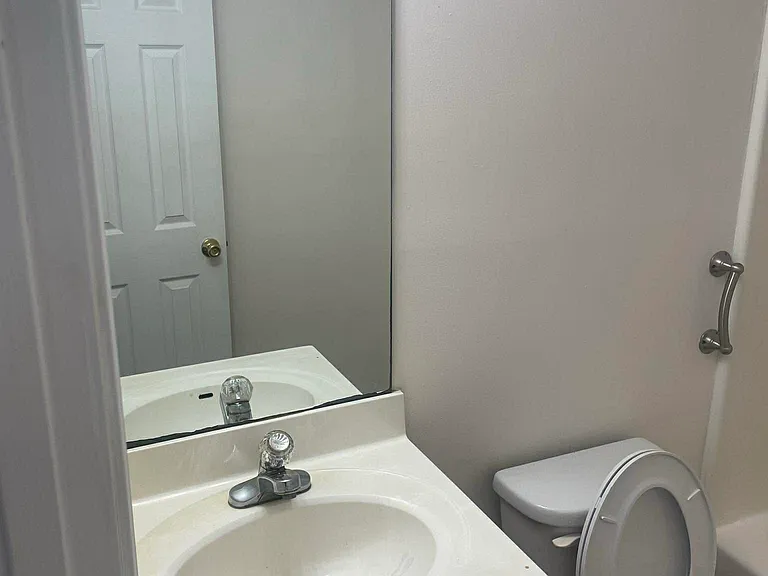 300 Porter St #E — Photo 6