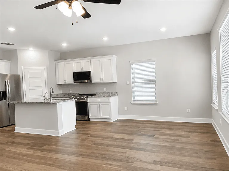 7161 Magnolia Vlg #201 — Photo 10