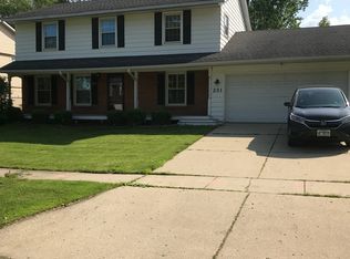 201 Dato Dr, Streamwood, IL 60107