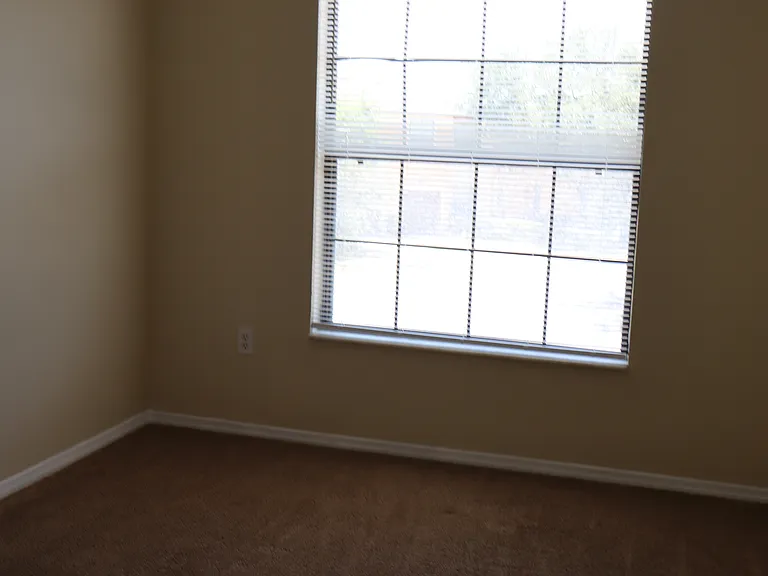 2503 Oleander Lakes Dr — Photo 15