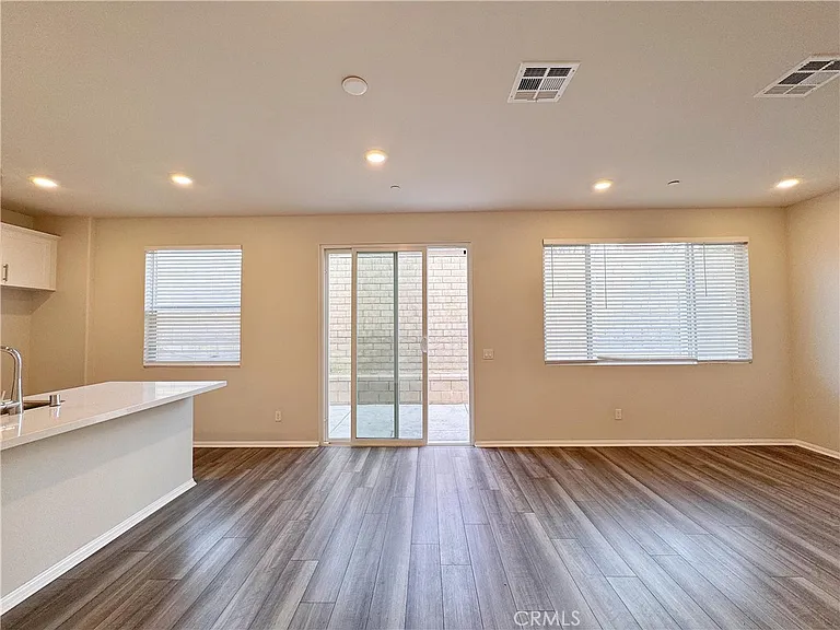 629 E Madeleine Privado — Photo 6