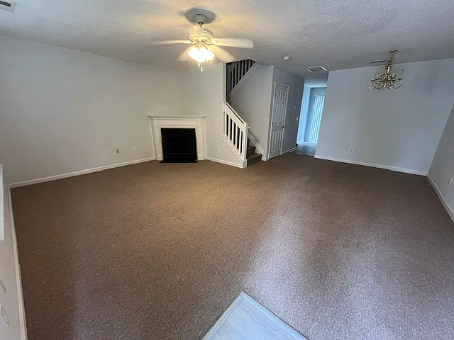 3 bed, 2.5 bath, 1320 sqft, $1,700 — Photo 2