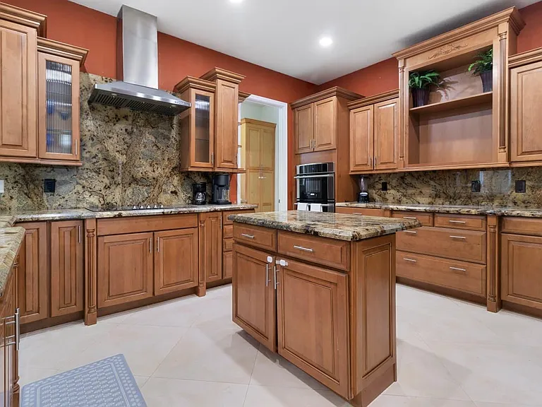 6301 SW 58th Ct — Photo 35