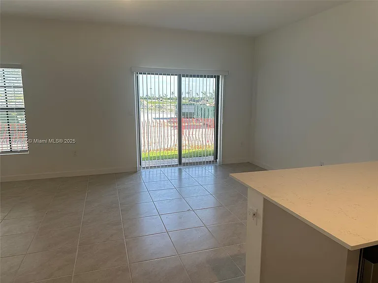 822 SW 11th Ter — Photo 8