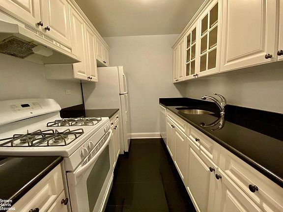 2nd image of 222 E 19th St APT 1A