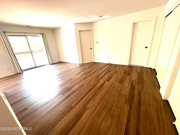 4th image of 18 Diane Dr Unit 18