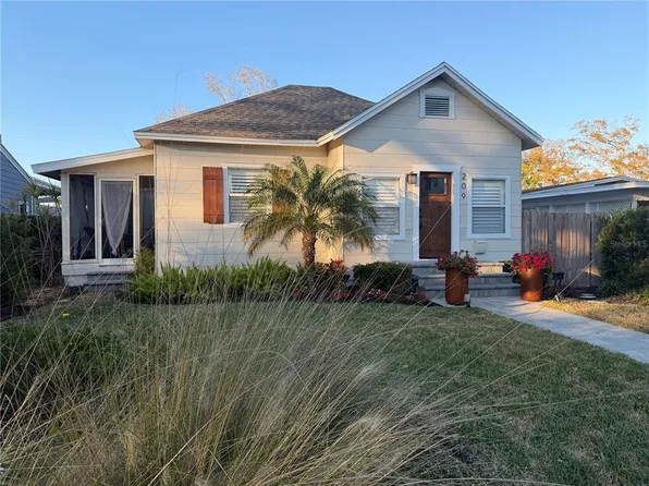 209 35th Ave N, Saint Petersburg, FL 33704