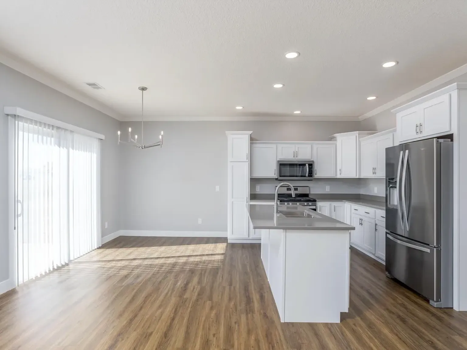 3 bed, 1851 sqft, $2,550 — Photo 4