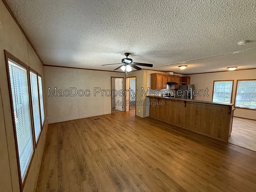 3 bed, 2.0 bath, 1344 sqft, $1,895 — Photo 3