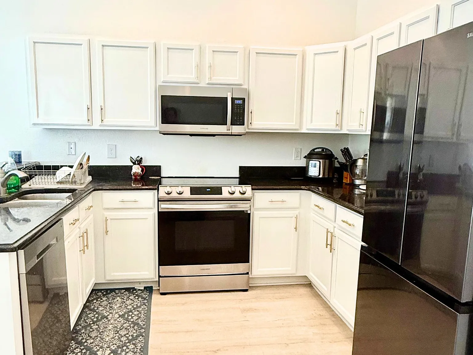 4 bed, 1873 sqft, $2,950 — Photo 2