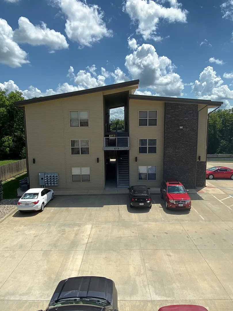 825 S Maguire St. — Photo 4