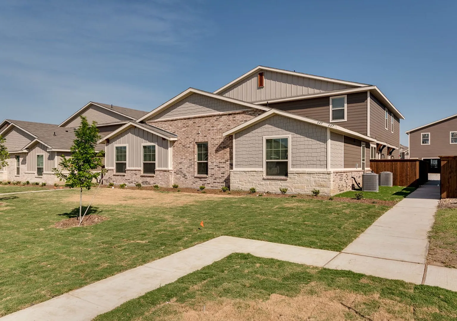 Gorgeous 2 Bedroom Four Plex Located In Midlothian Isd! — Photo 1