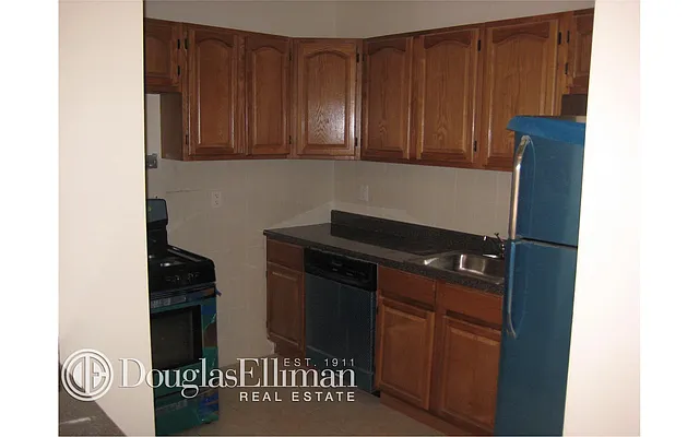 Rented by Douglas Elliman | media 29