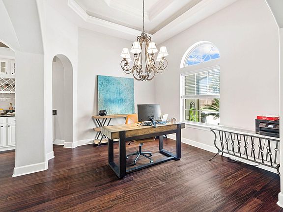 4th image of 1010 Napa Way