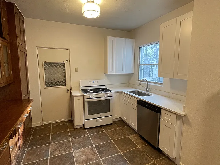 326 E Mistletoe Ave #1 — Photo 7