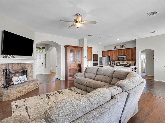 2nd image of 205 King George Rd