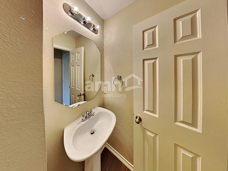 1011 Aiken Dr — Photo 8