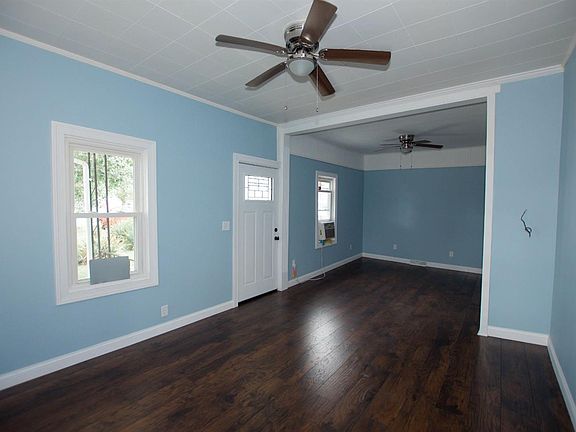 4th image of 218 Richmond Ave