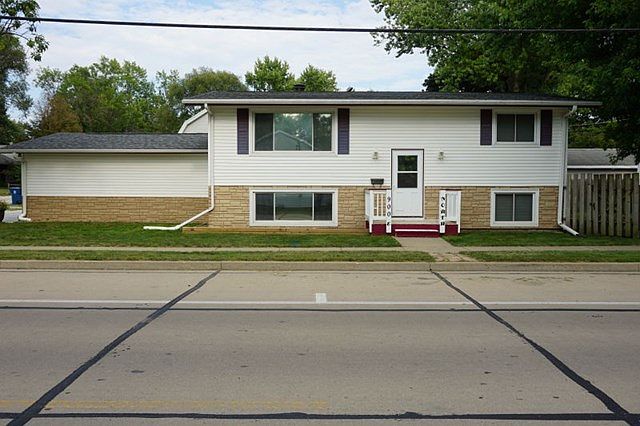1st image of 900 E North St
