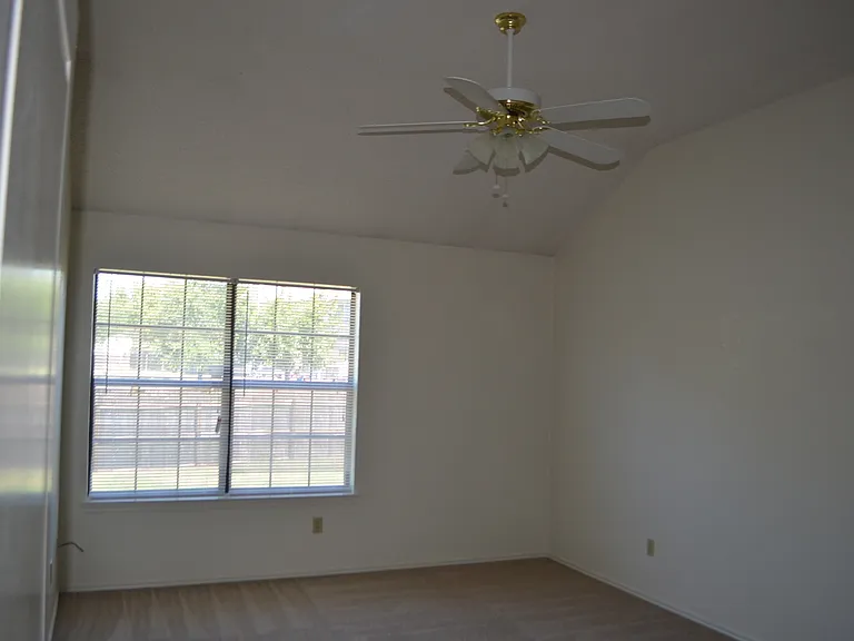 2521 Creek Dr — Photo 5