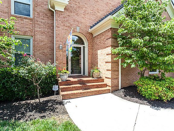 4th image of 709 Sedgley Dr