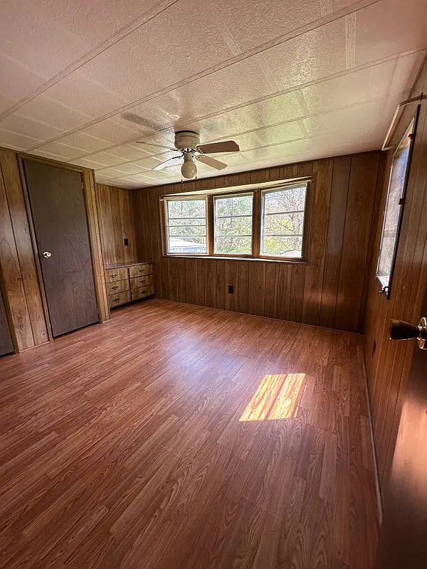 2 bed, 1.0 bath, 969 sqft, $850 — Photo 2