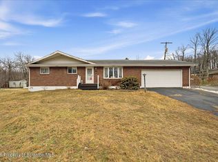 100 Valley View Ter, Fell, PA 18421