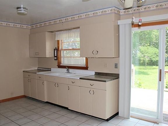 2nd image of 110 Littlebrook Dr