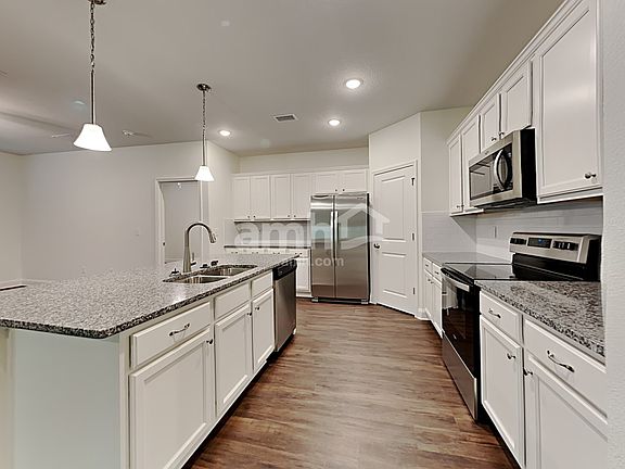 4th image of 233 Banyan Forest Dr