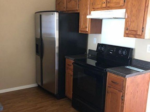 4th image of 932 Charlotte Ln