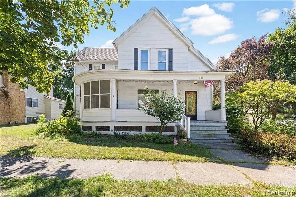 336 W Green St photo 1