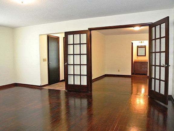3rd image of 811 Lester St