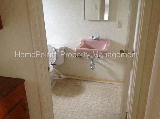 3rd image of 2325 Boxwood St APT 6