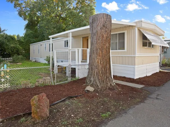 306 Sandlewood Dr, Grants Pass, OR 97526