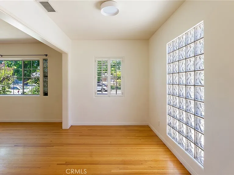 4722 Ventura Canyon Ave — Photo 9