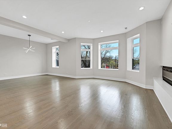 2nd image of 4528 S King Dr #3