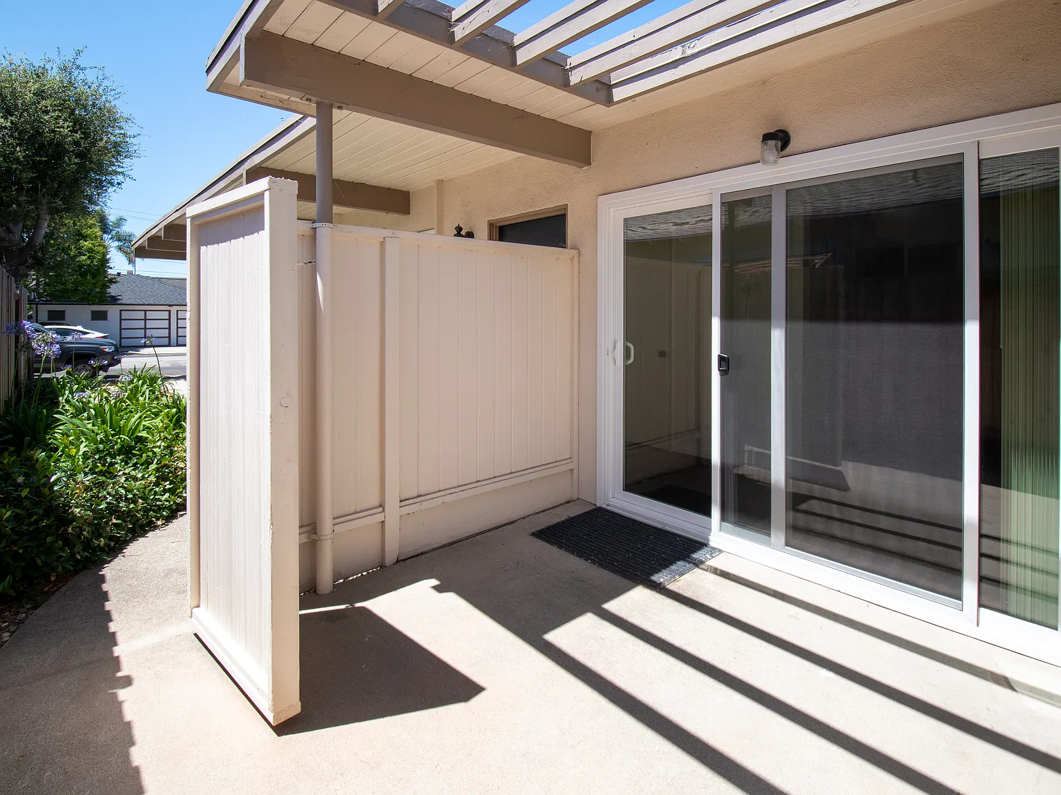 2 bed, 975 sqft, $4,150 — Photo 2