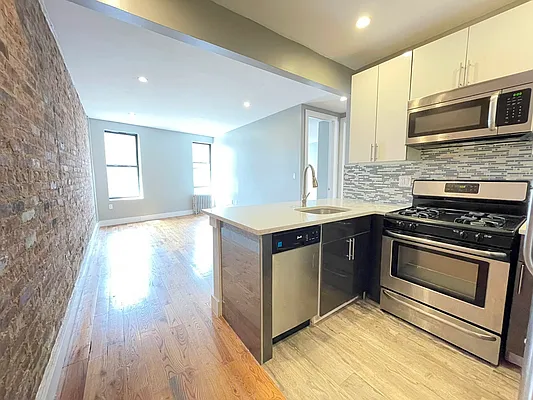 Rented by Bruma Realty LLC | media 1
