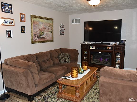 5th image of 40 Black Creek Ln