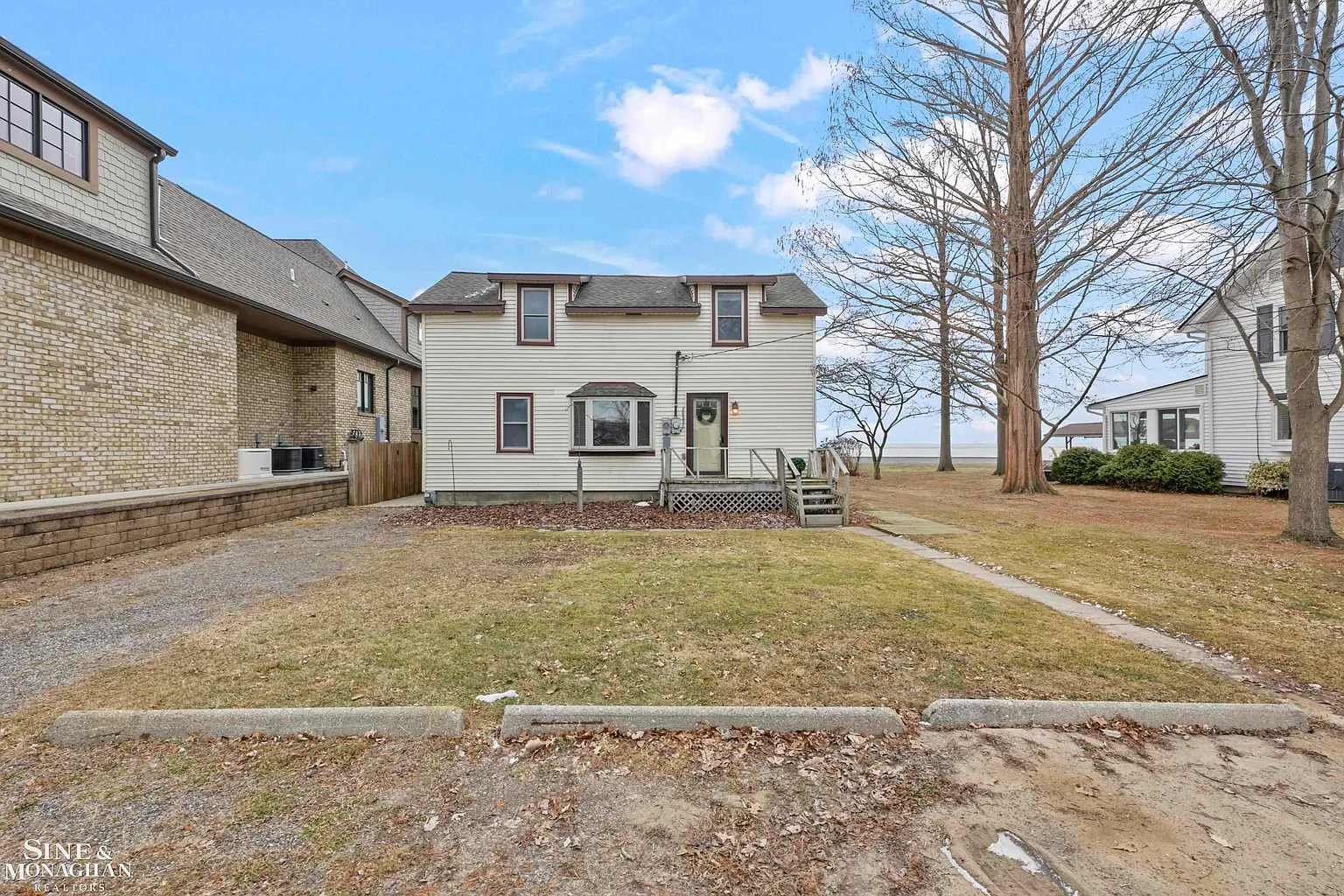 34590 Jefferson Ave photo 1