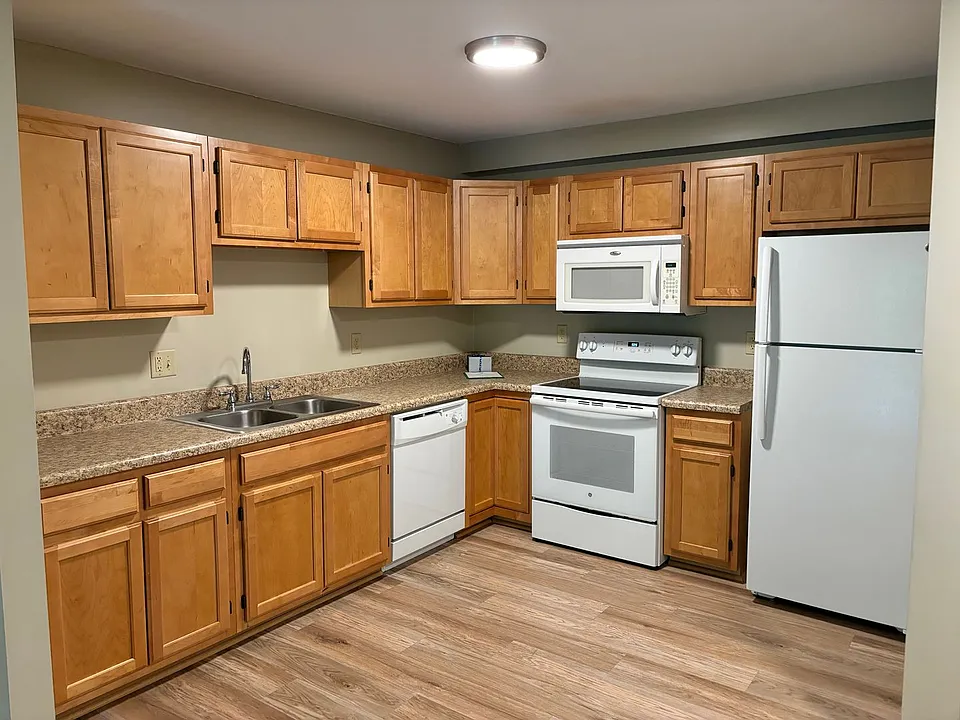 Lakepointe Apartment Homes