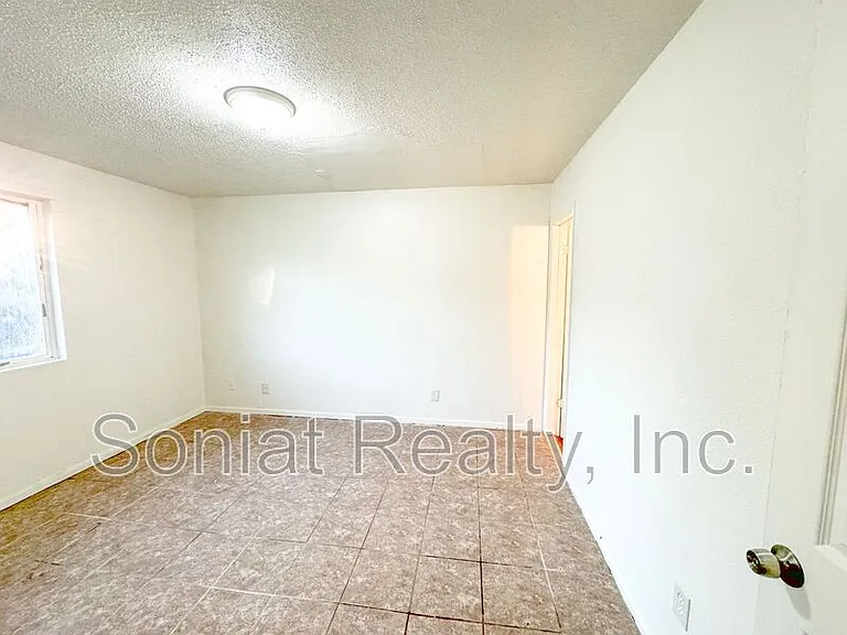 15516 Dwyer Blvd — Photo 10
