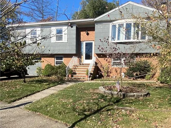 555 Vineland Ave, Staten Island, NY 10312