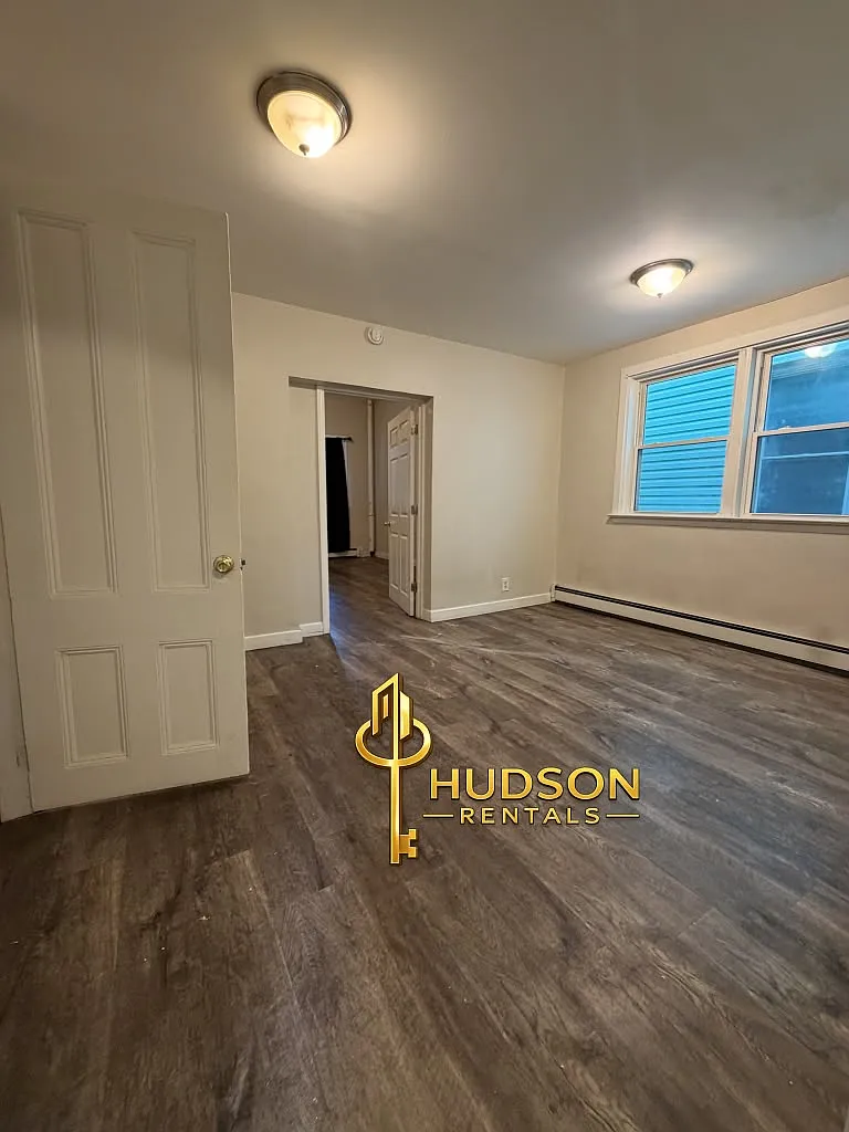 2 bed, 800 sqft, $1,850 — Photo 3