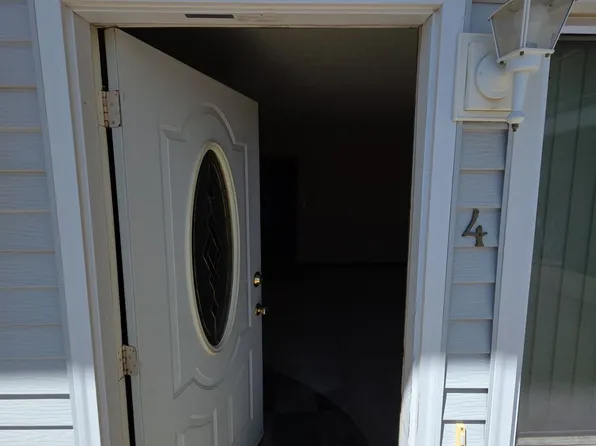 2420 N 8th St APT 4, Bismarck, ND 58503