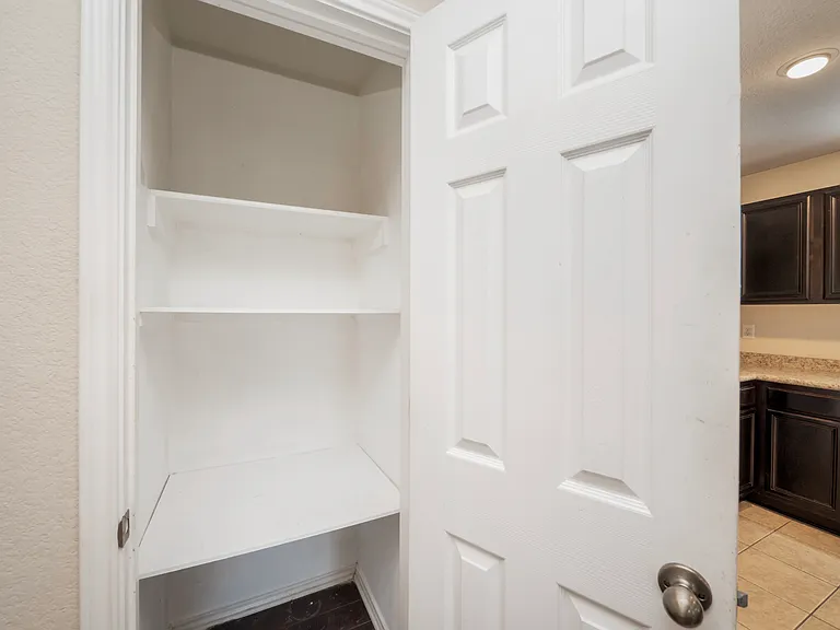 141 Clover Cv — Photo 14