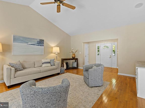 5th image of 608 Cedarday Dr