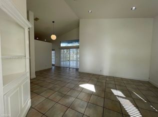 1012 Savannah Falls Dr, Fort Lauderdale, FL 33327