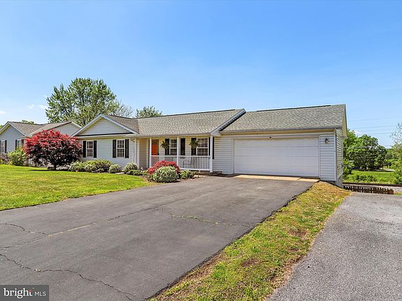 3rd image of 383 Mimosa Dr