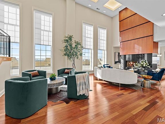 3rd image of 232 N Kingshighway Blvd APT 1903